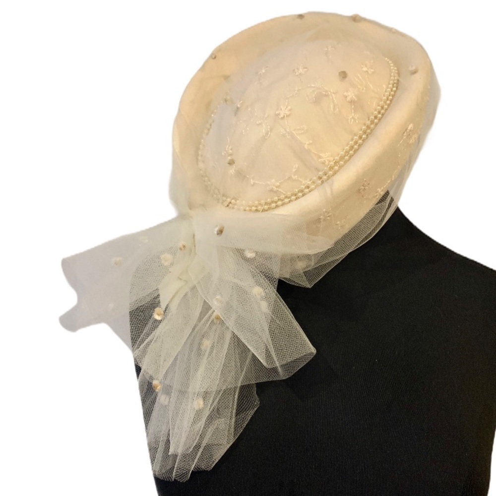 Vintage hat ivory cream